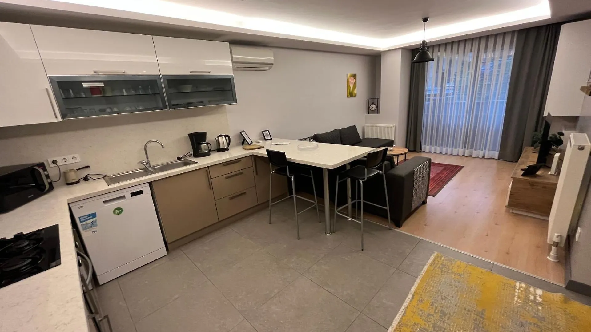 Comfy Flat Hgyhomes1101 Close To The Memoriall Hospital Istanbul Apartment